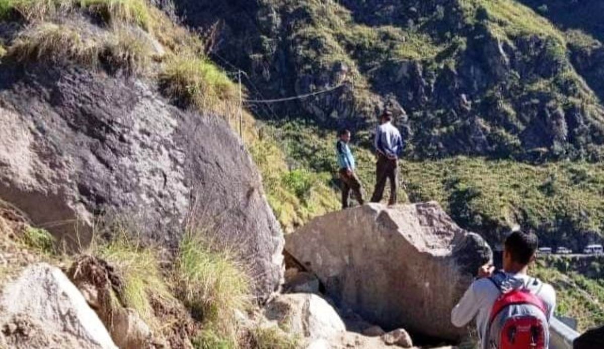 पहिरोले अवरुद्ध भएको कर्णाली राजमार्ग ४ दिनपछि खुल्यो